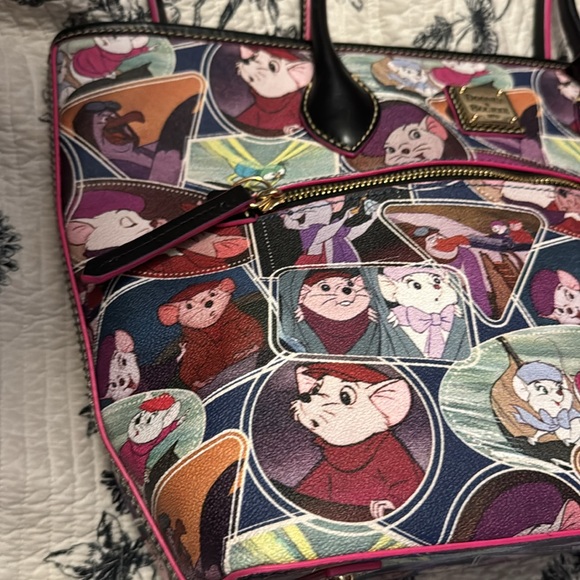 DOONEY & BOURKE Disney COLLECTION The Rescuers Tote - Picture 4 of 14